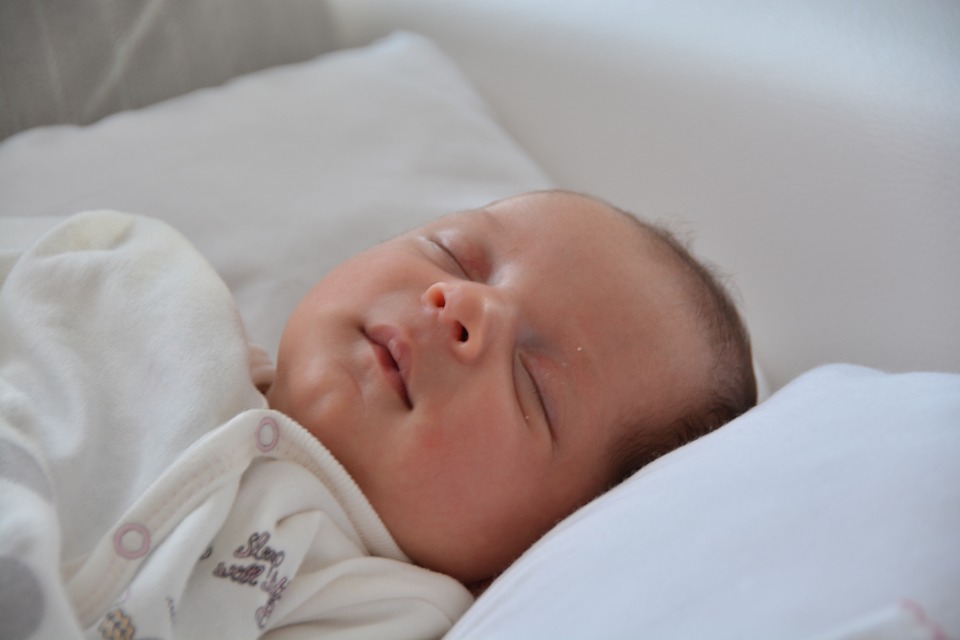 8 Tips to Ease (and Survive) the 4 Month Old Sleep Regression